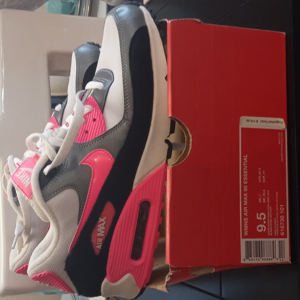 Nike Air Max 90 Essential 9.5